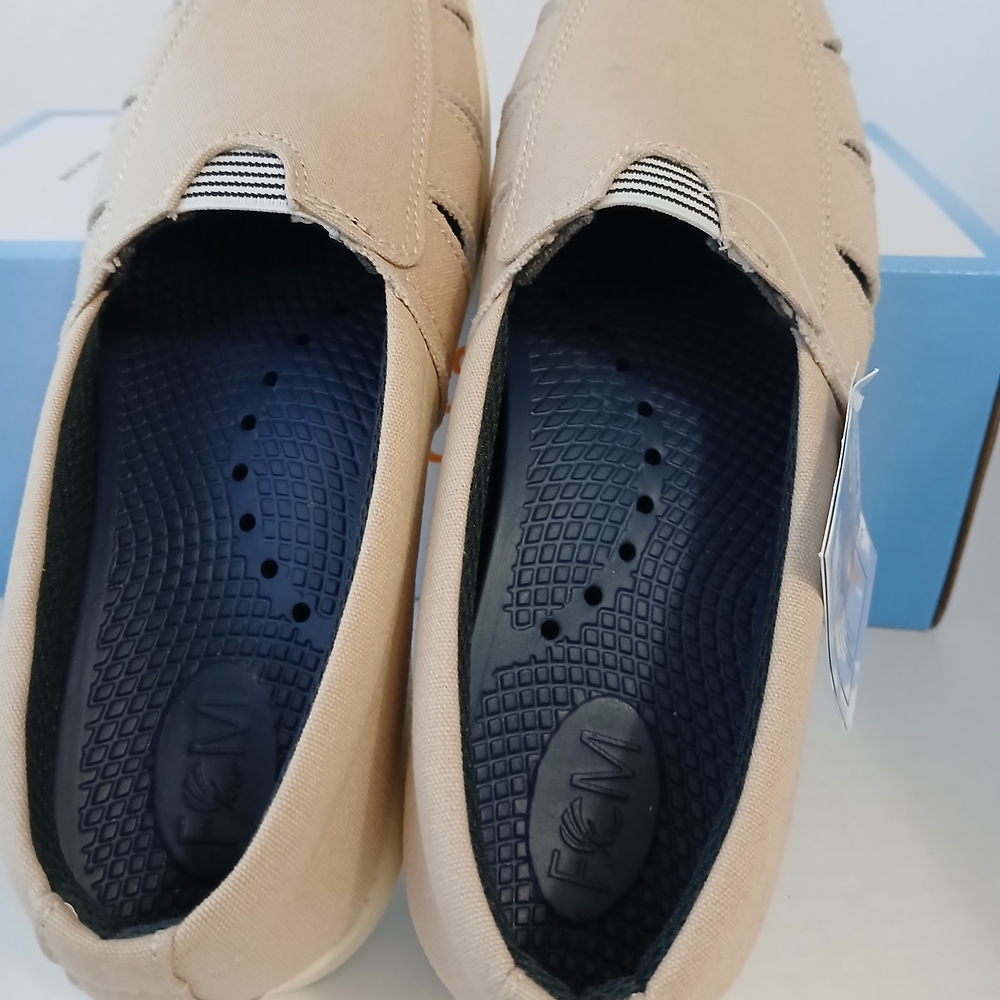 Recoverey Footwear Casual Slip-On Canvas Shoes - Beige Weightless $28 - Picture 3 of 9